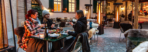 Weihnachtsessen im lauschigen Hofgarten