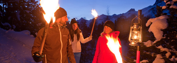 Fackelwanderung zum Essen im Rebhüsli