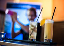 Préparer des cocktails sans alcool avec un barman professionnel
