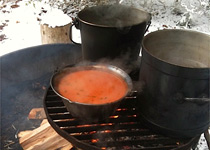 Magie de l'hiver dans une cabne en forêt