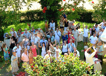 Fête d'entreprise dans le jardin d'une superbe villa