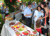 Fête d'entreprise dans le jardin d'une superbe villa