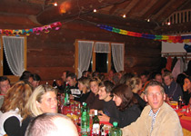 Tout ce qu'il faut pour une fête dans une cabane en forêt