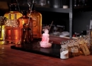 Gin herstellen im Cocktail-Labor