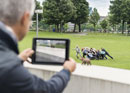 Real-time photo rally through the city