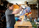 Visite guidée de l'atelier de réparation de parapluies