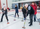 Curling de plaisir à Berne - événement d'équipe avec glace, pierre et balai
