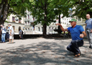 Pétanque-Spielen im Team